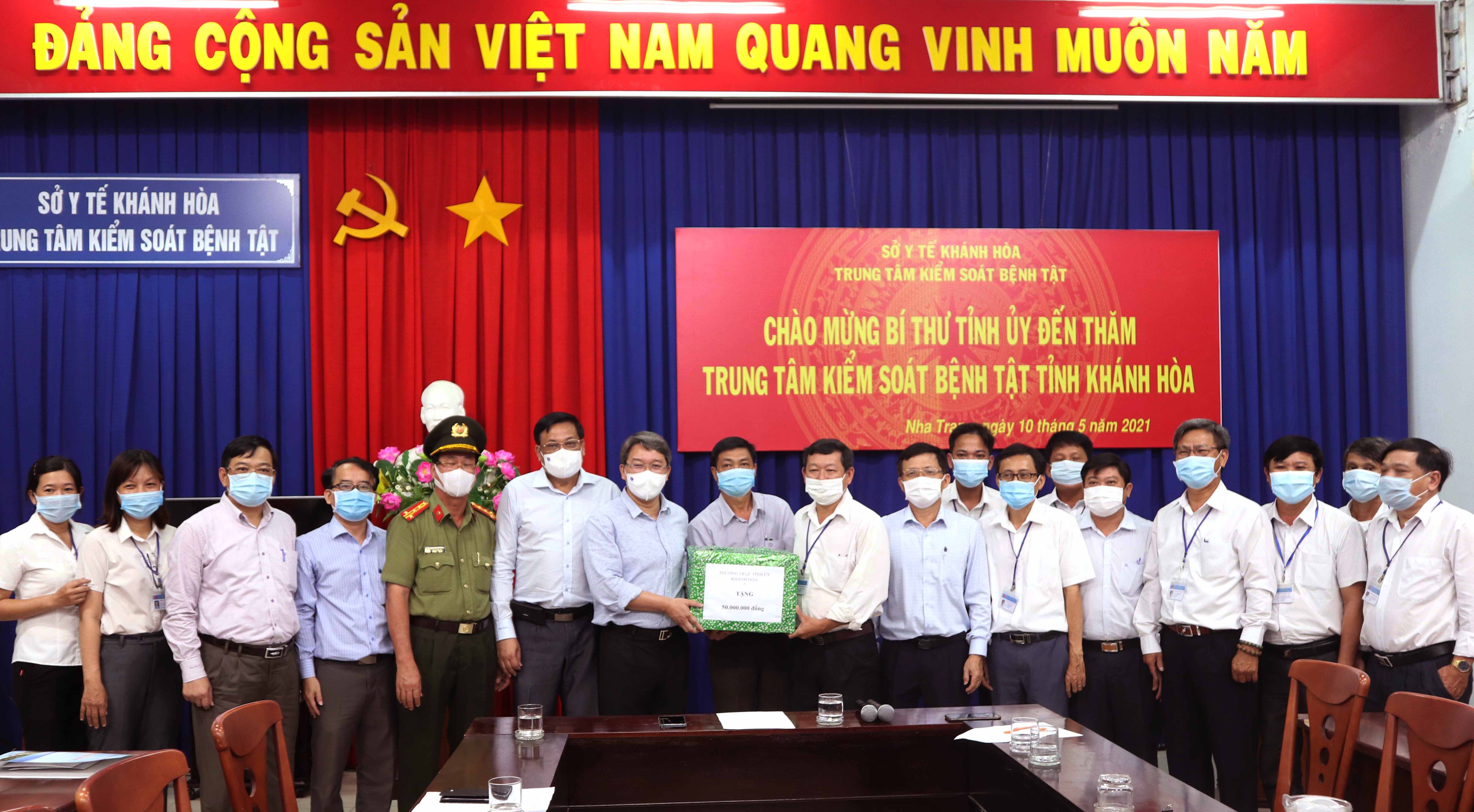 BÍ THƯ TỈNH ỦY NGUYỄN HẢI NINH THĂM, KIỂM TRA CÔNG TÁC PHÒNG, CHỐNG DỊCH COVID-19